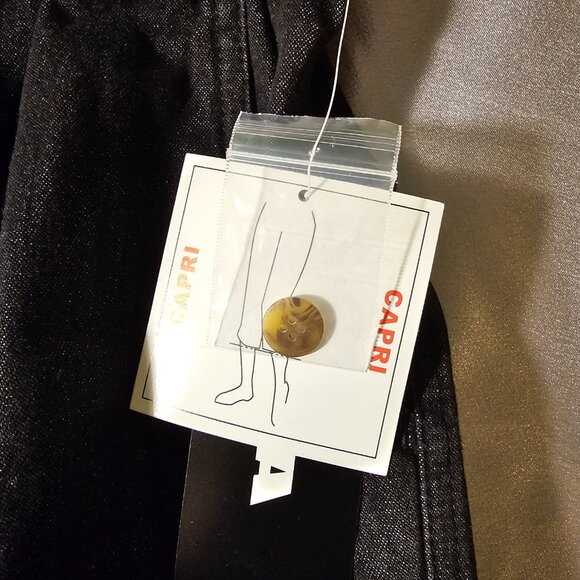 ALIA Woman's Capris - Picture 3 of 6